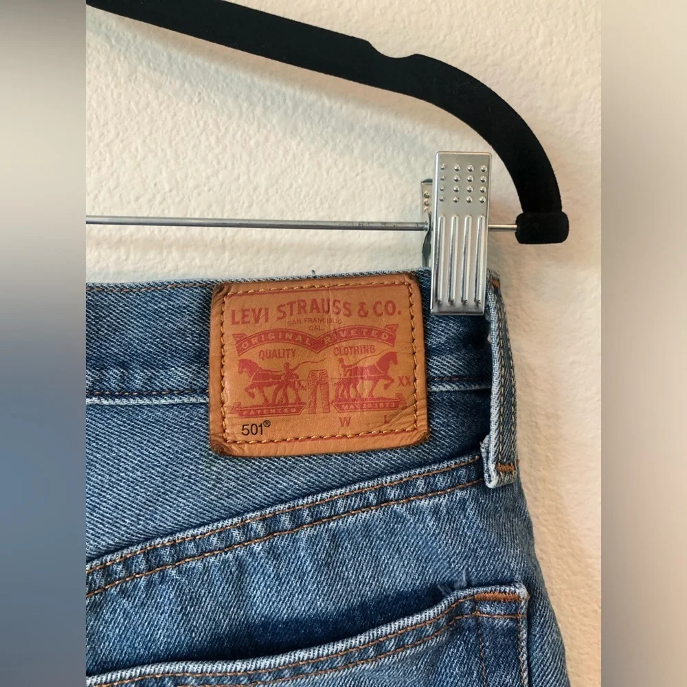 Levi’s 501 High Rise Button Fly Denim Shorts Size 27